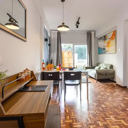 Beachfront Makenzy Apartament Larnaca
