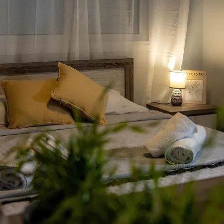Beachfront Makenzy Apartament Larnaca