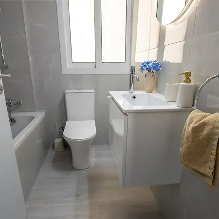 Beachfront Makenzy Apartament Larnaca