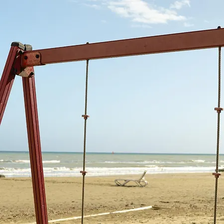 Beachfront Makenzy * Larnaca