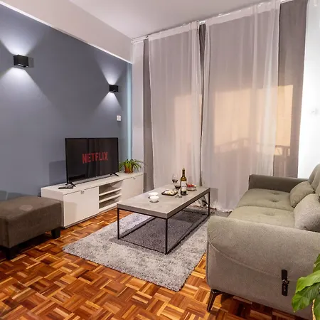 Beachfront Makenzy Apartament