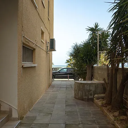 Apartament Beachfront Makenzy Larnaca