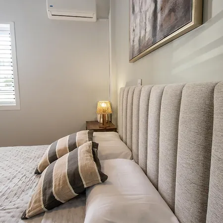 Beachfront Makenzy Apartament Larnaca