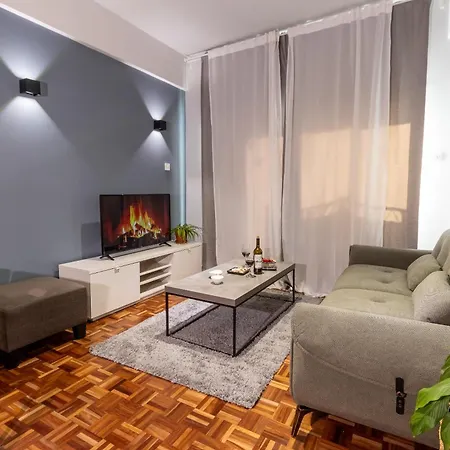 Beachfront Makenzy Apartament *